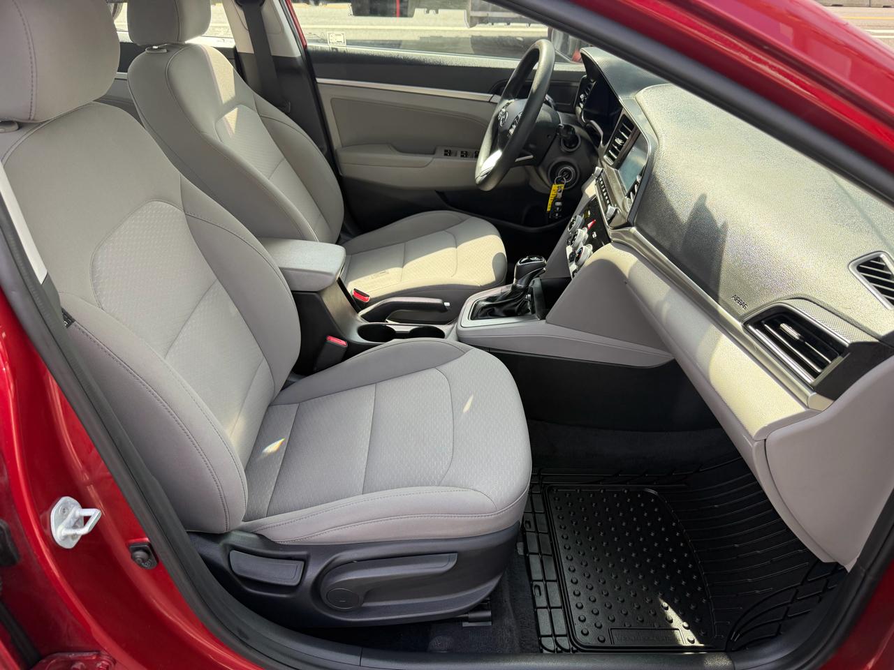 Hyundai Elantra photo 14