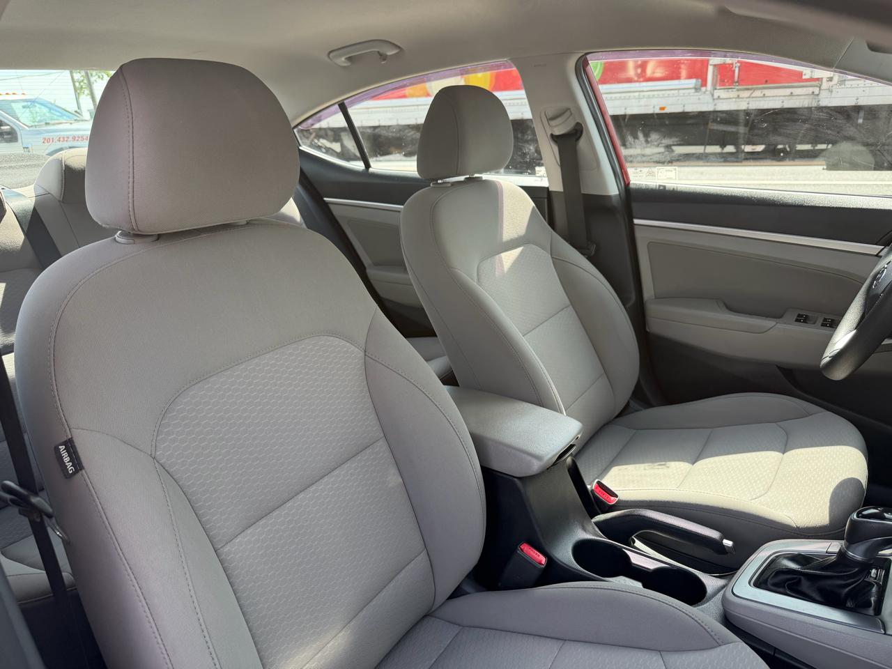 Hyundai Elantra photo 15