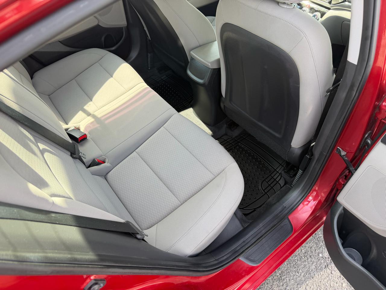 Hyundai Elantra photo 16