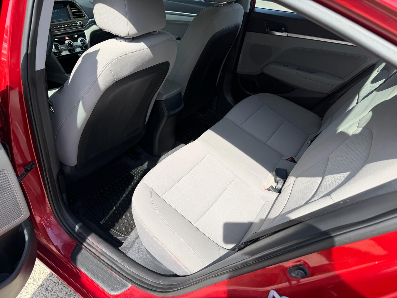 Hyundai Elantra photo 18