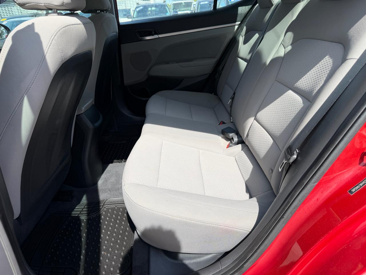 Hyundai Elantra photo 19