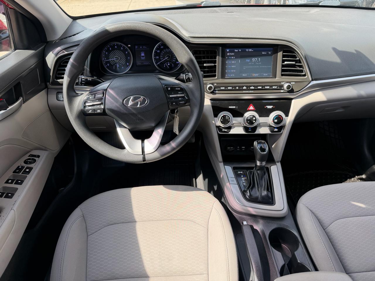 Hyundai Elantra photo 21