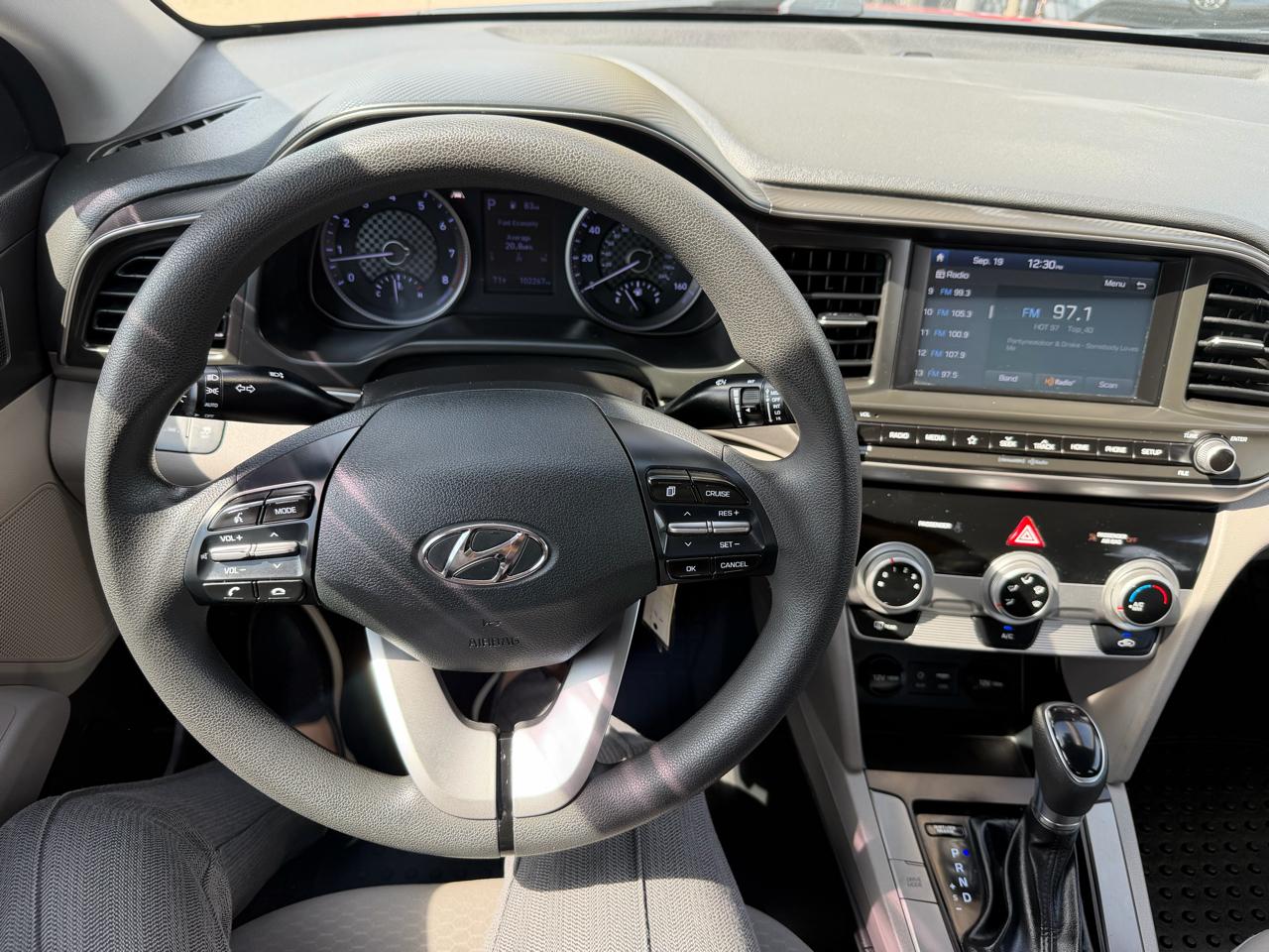 Hyundai Elantra photo 23