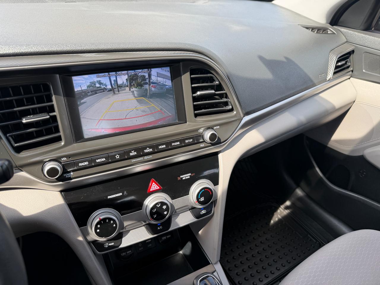 Hyundai Elantra photo 24