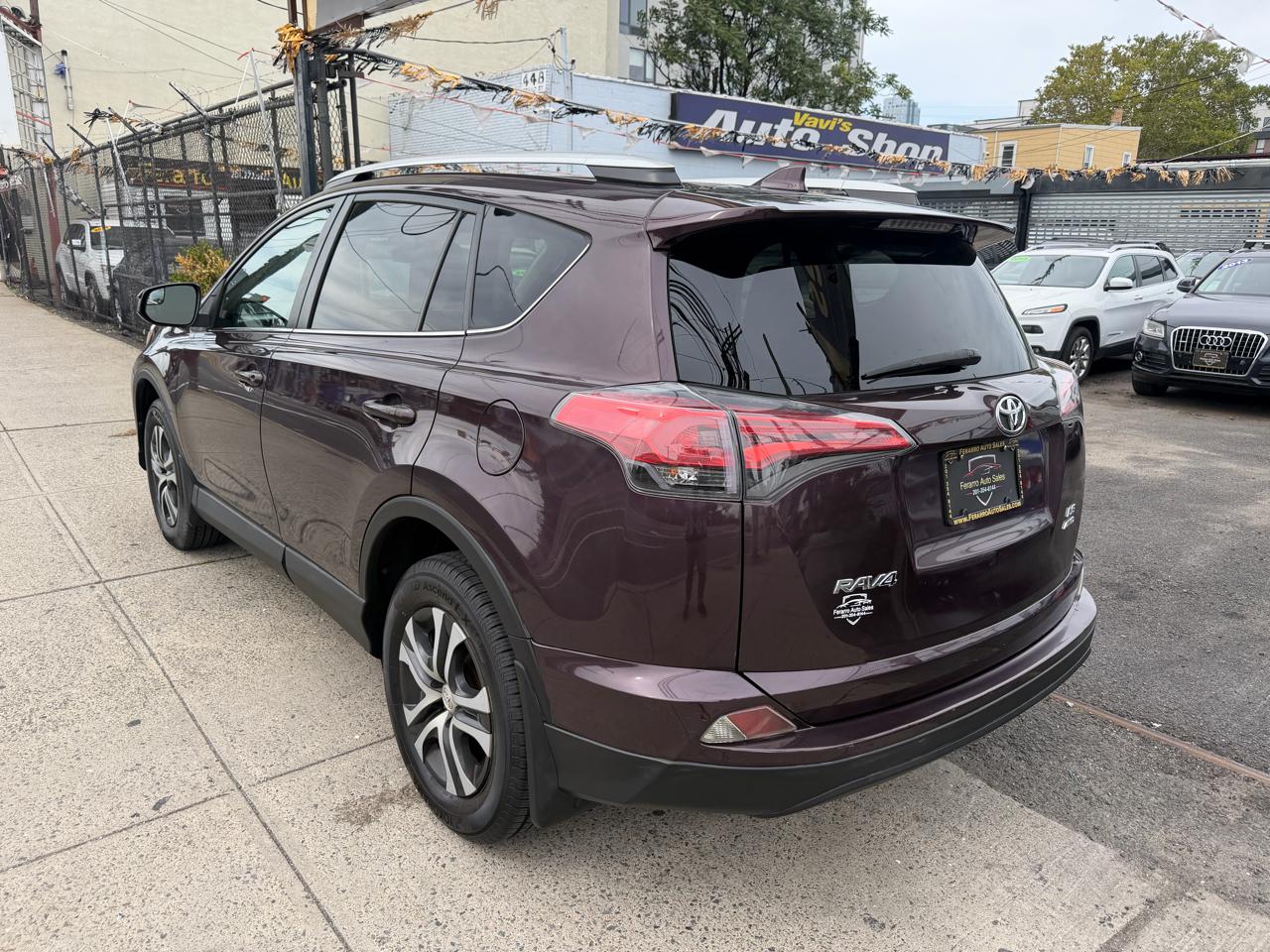 Toyota RAV4 LE AWD 2016