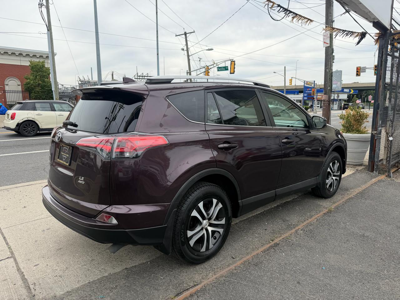 Toyota RAV4 LE AWD 2016