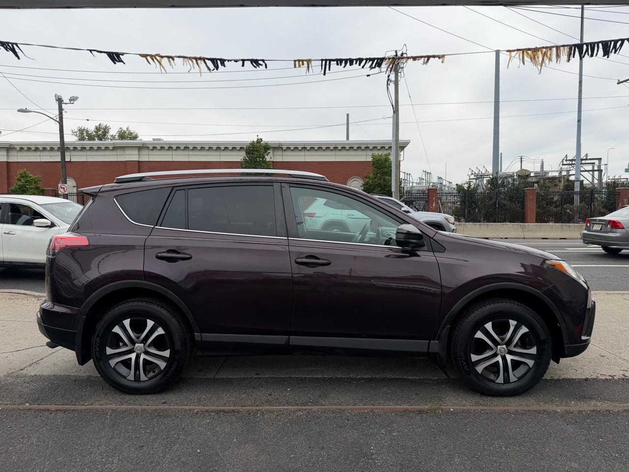 Toyota RAV4 LE AWD 2016