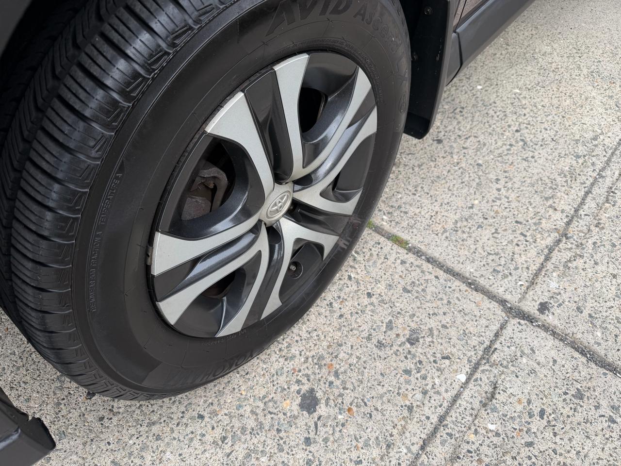 Toyota RAV4 LE AWD 2016