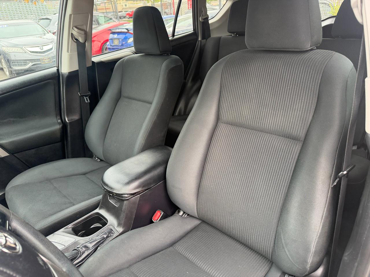 Toyota RAV4 LE AWD 2016
