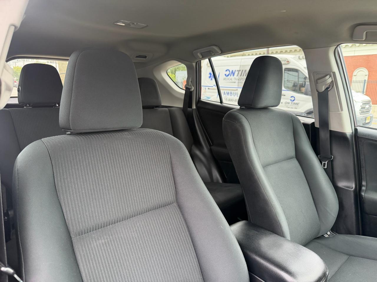 Toyota RAV4 LE AWD 2016