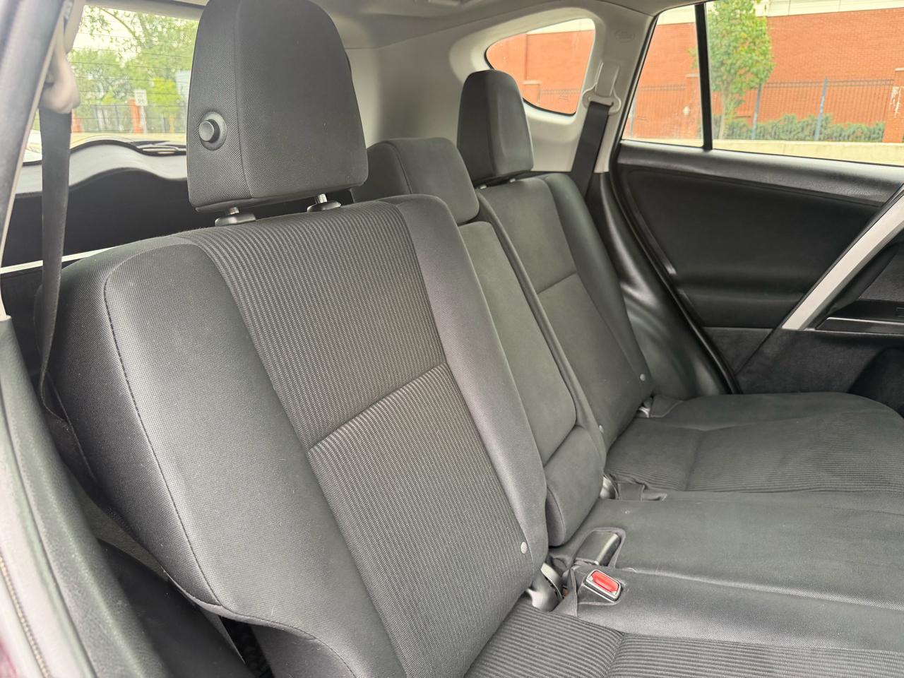 Toyota RAV4 LE AWD 2016