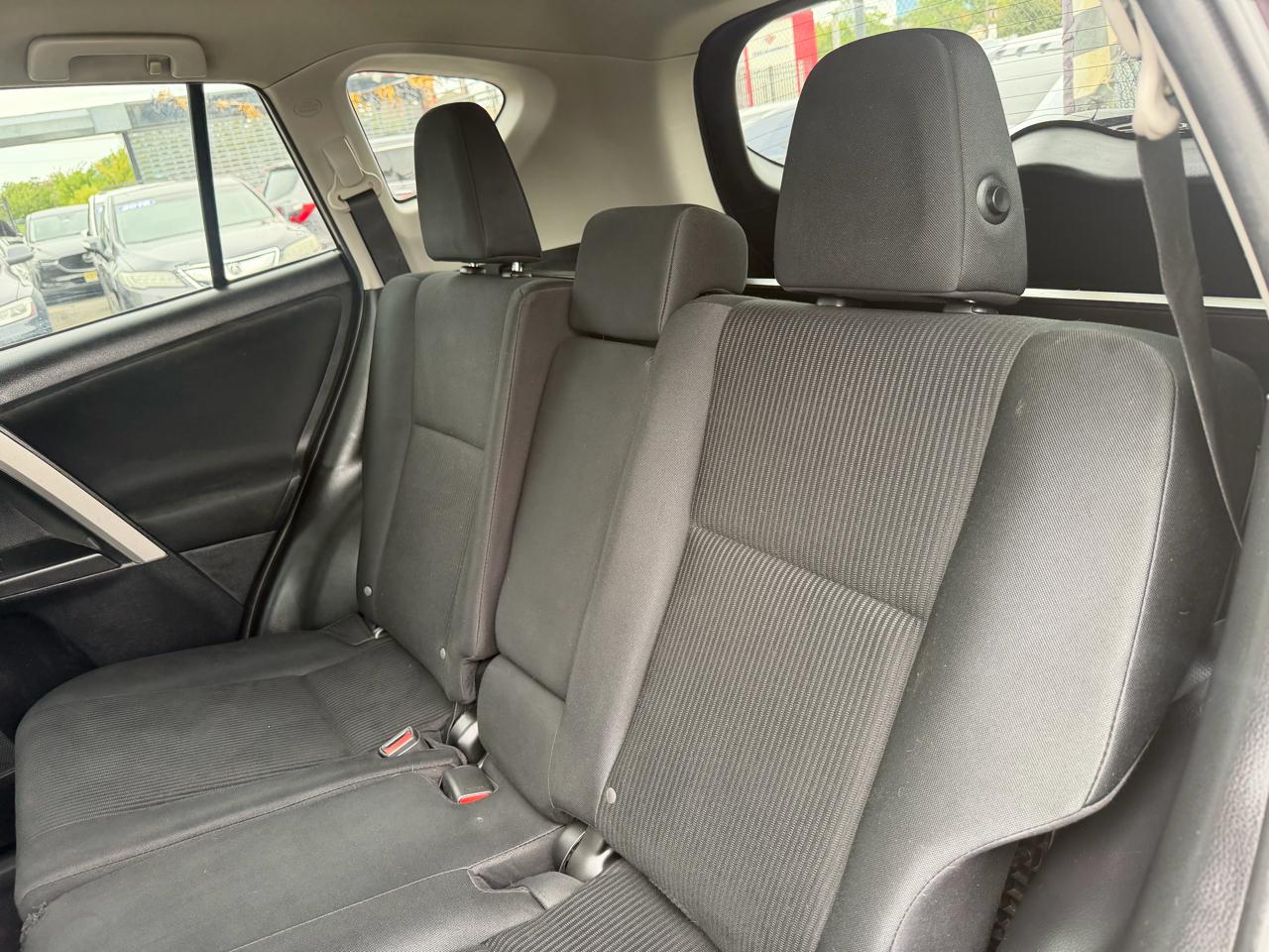 Toyota RAV4 LE AWD 2016