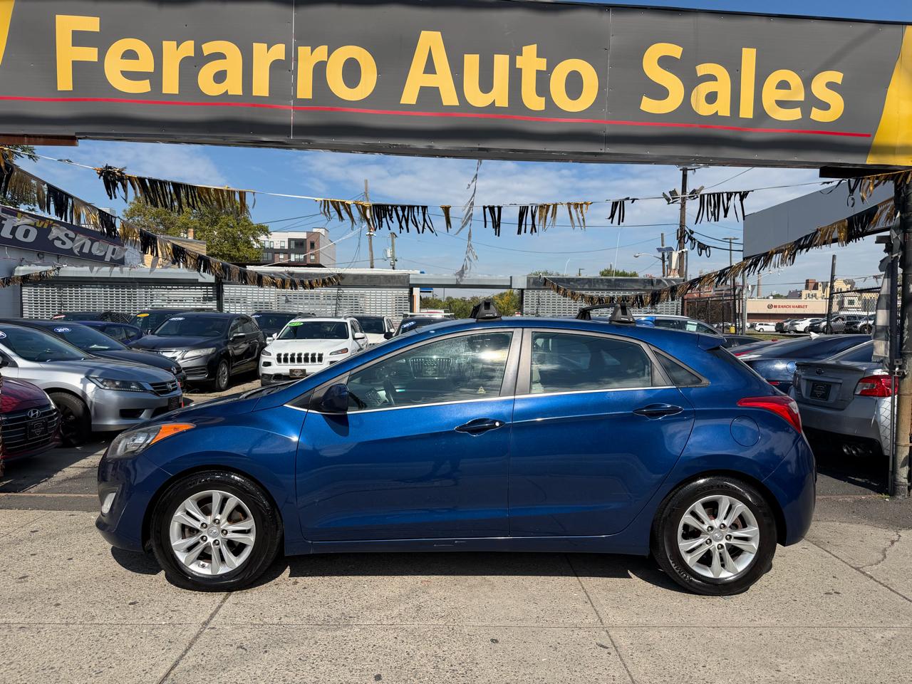 Hyundai Elantra photo 2
