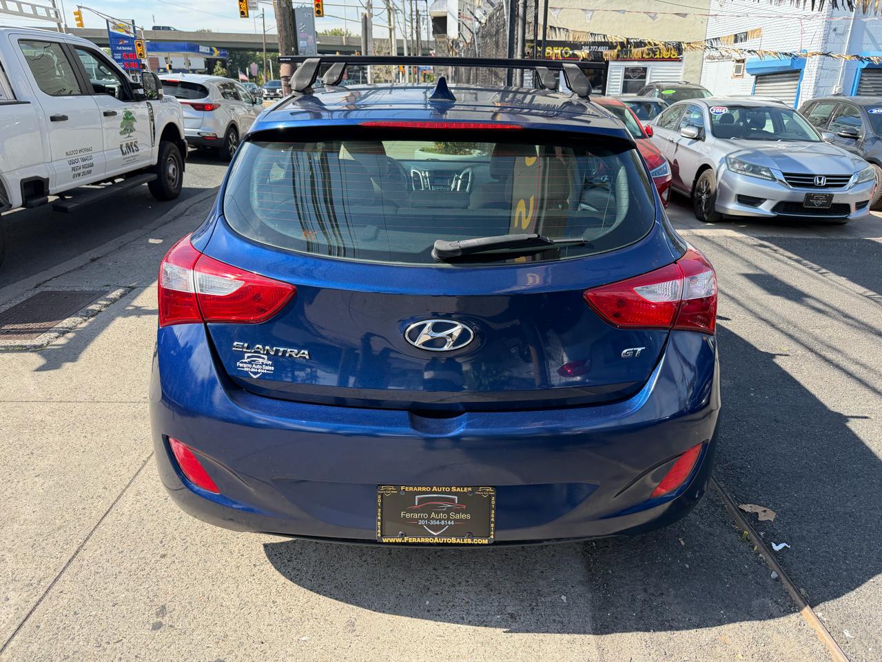 Hyundai Elantra photo 4