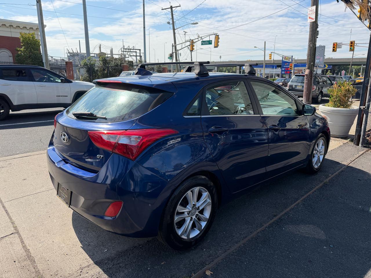Hyundai Elantra photo 5