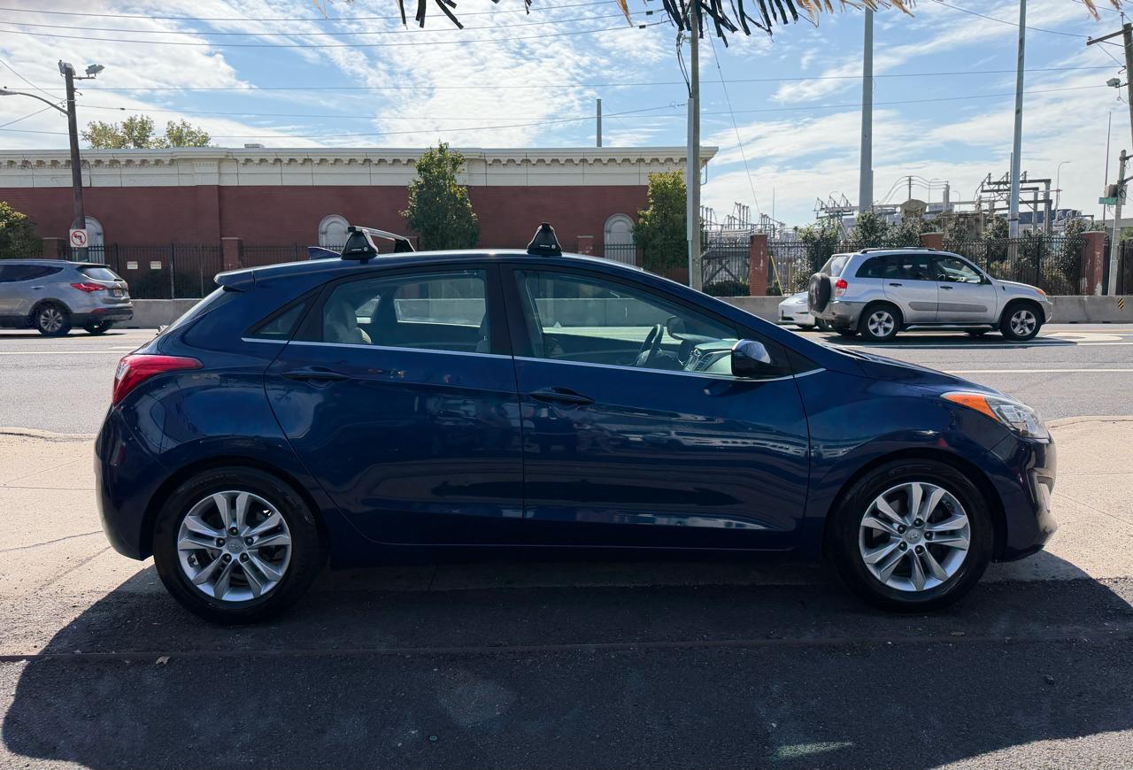 Hyundai Elantra photo 6