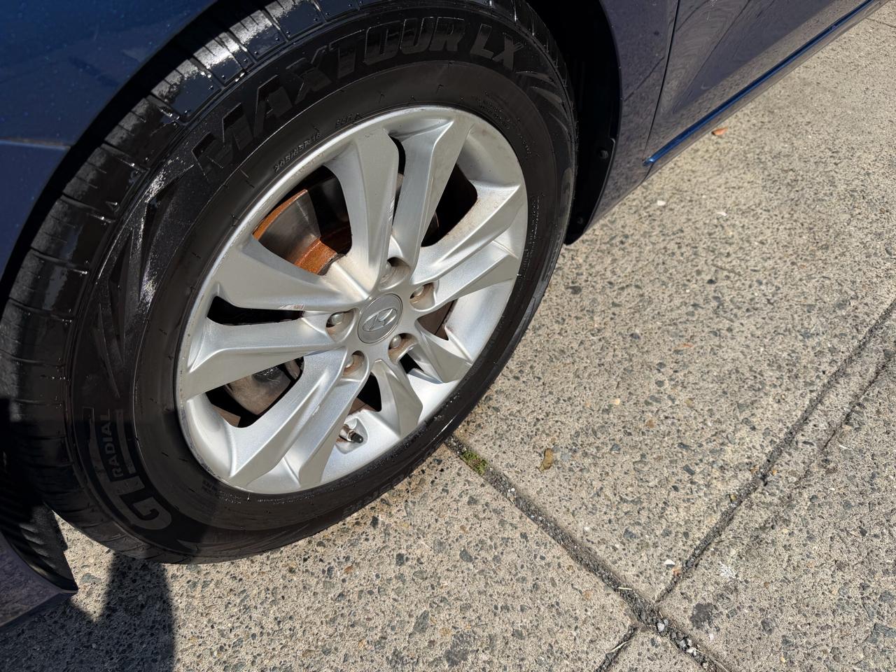 Hyundai Elantra photo 9