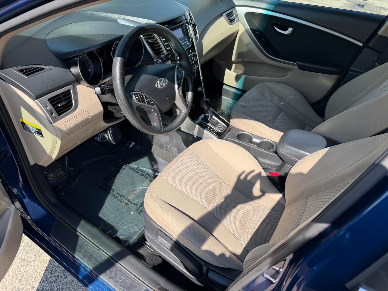 Hyundai Elantra photo 10
