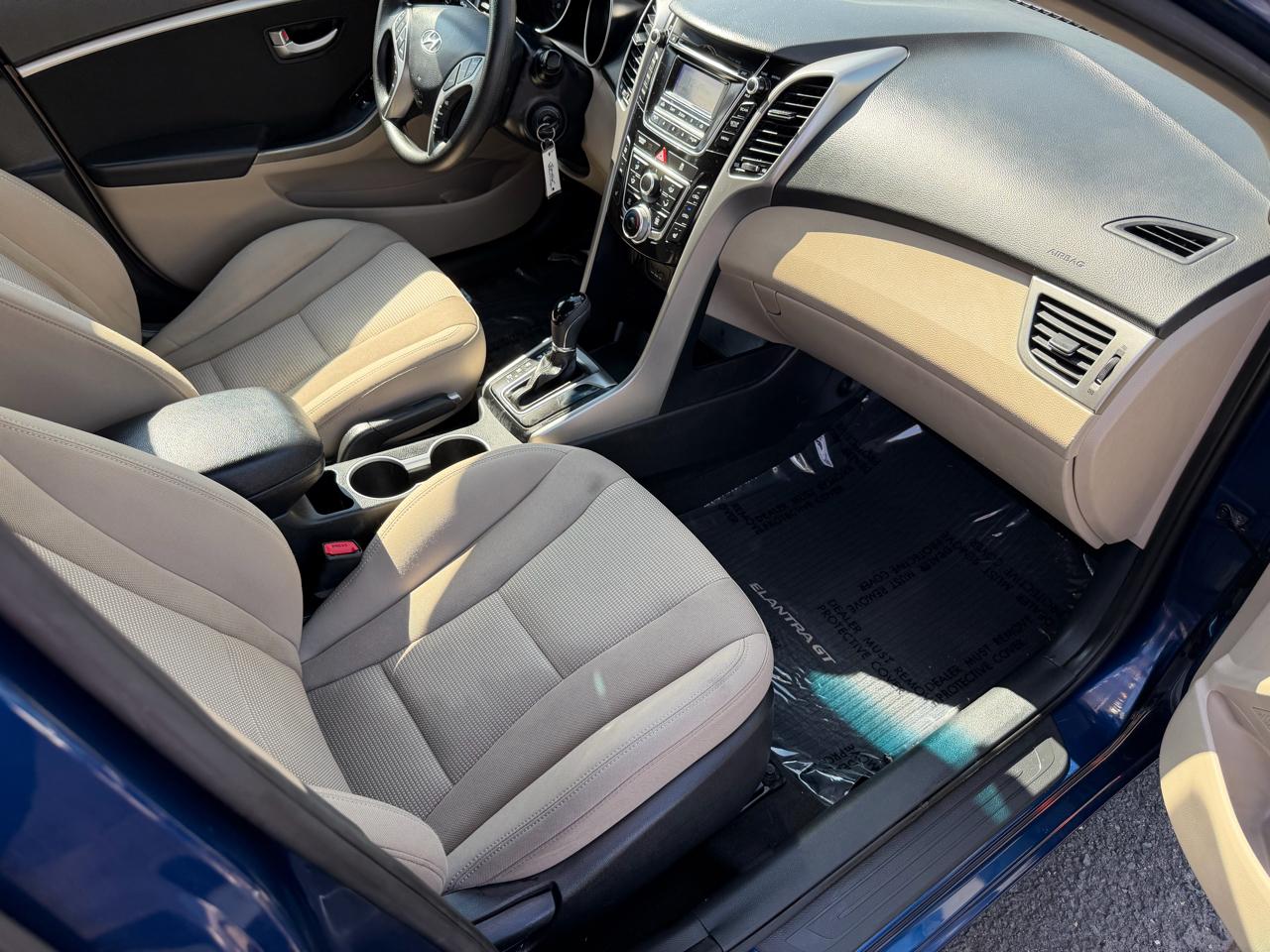 Hyundai Elantra photo 13
