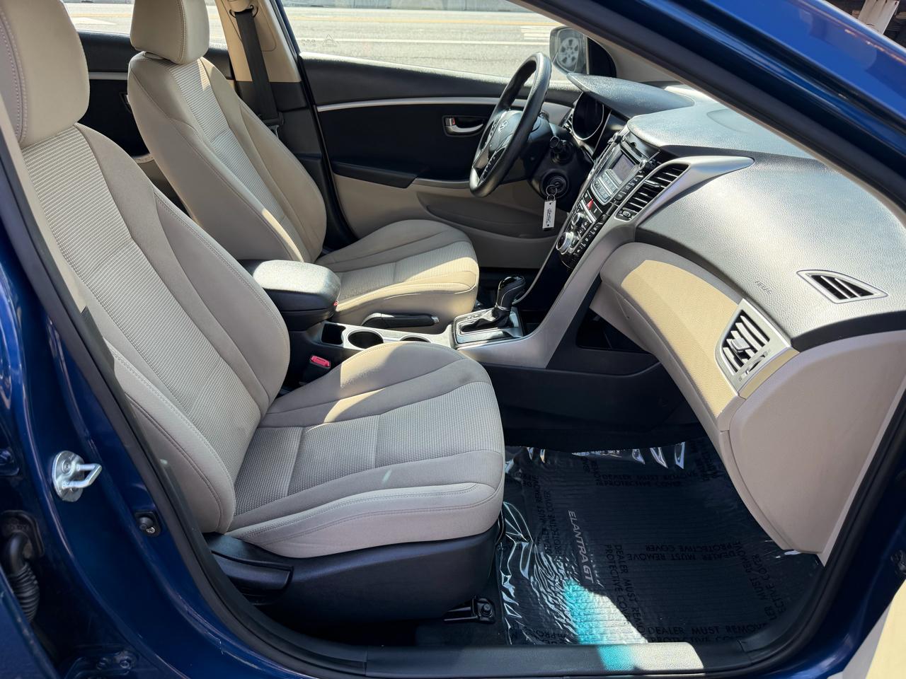 Hyundai Elantra photo 14