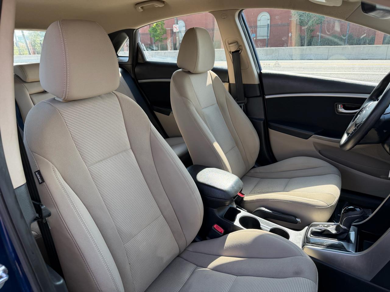 Hyundai Elantra photo 15