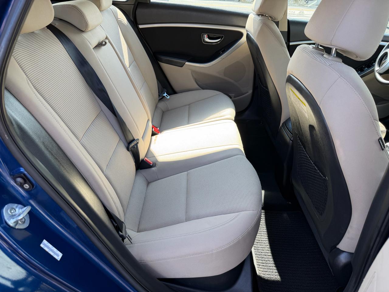 Hyundai Elantra photo 17