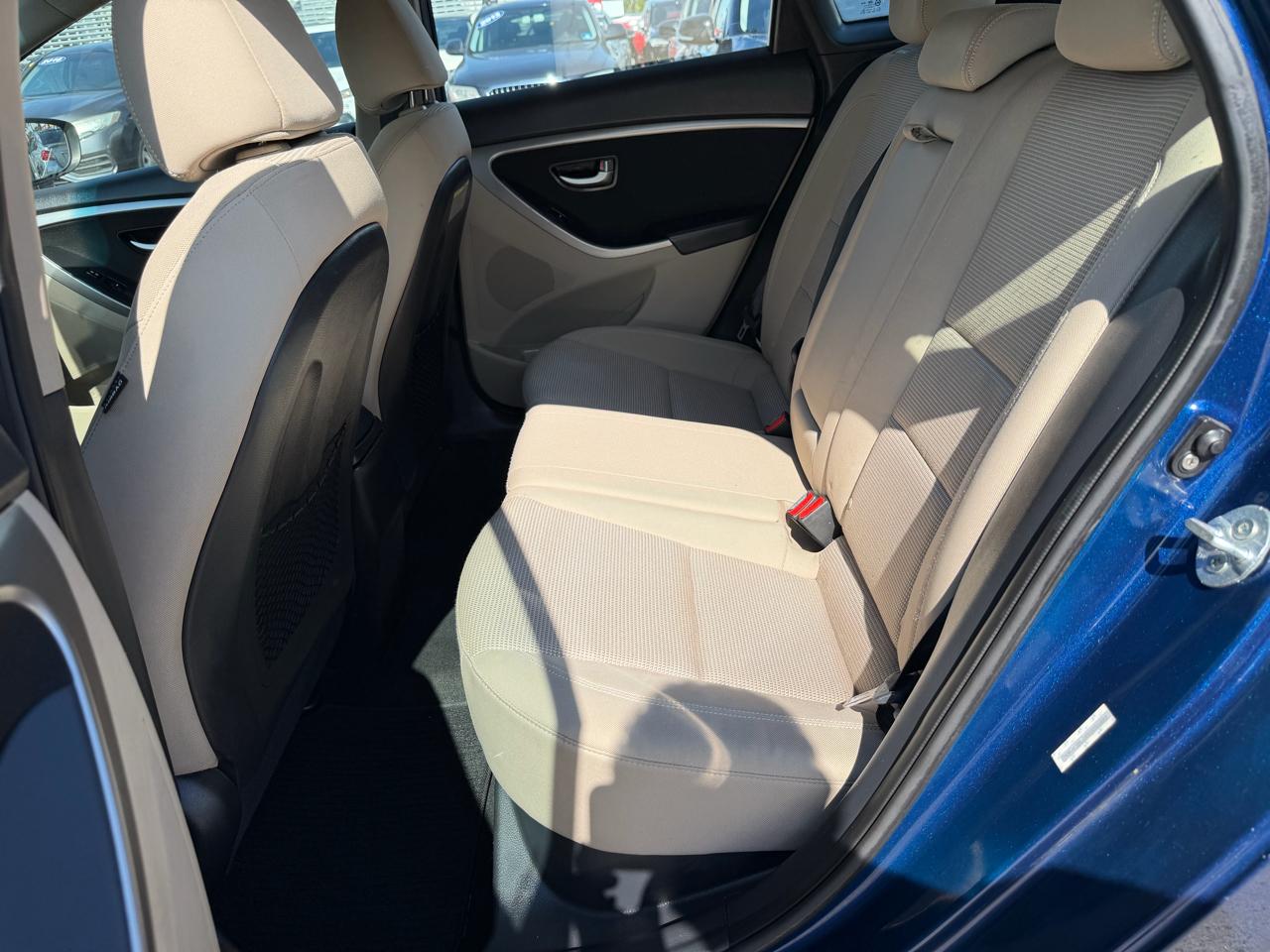 Hyundai Elantra photo 19