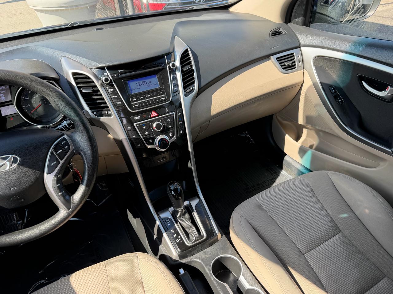 Hyundai Elantra photo 22