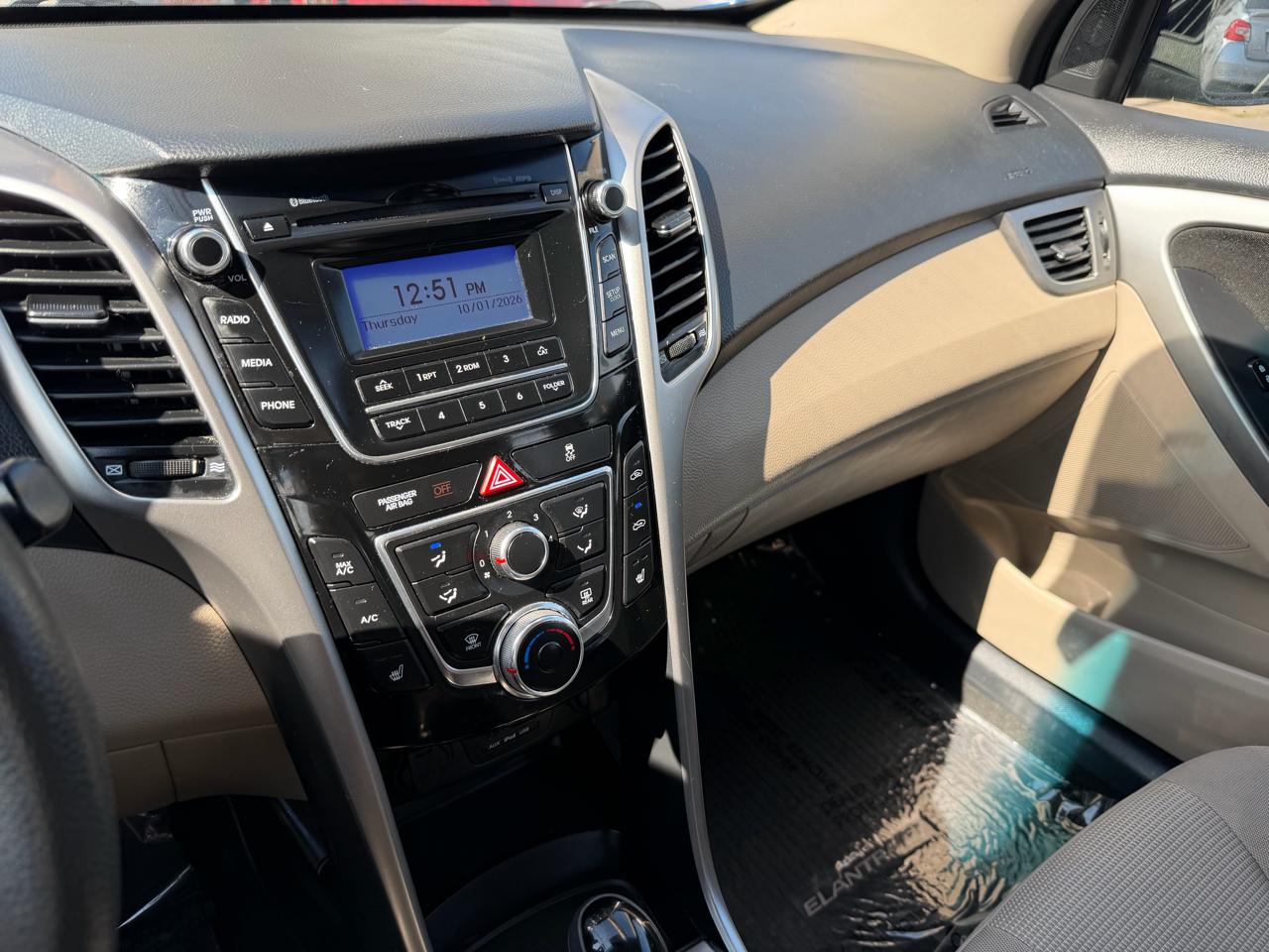 Hyundai Elantra photo 24