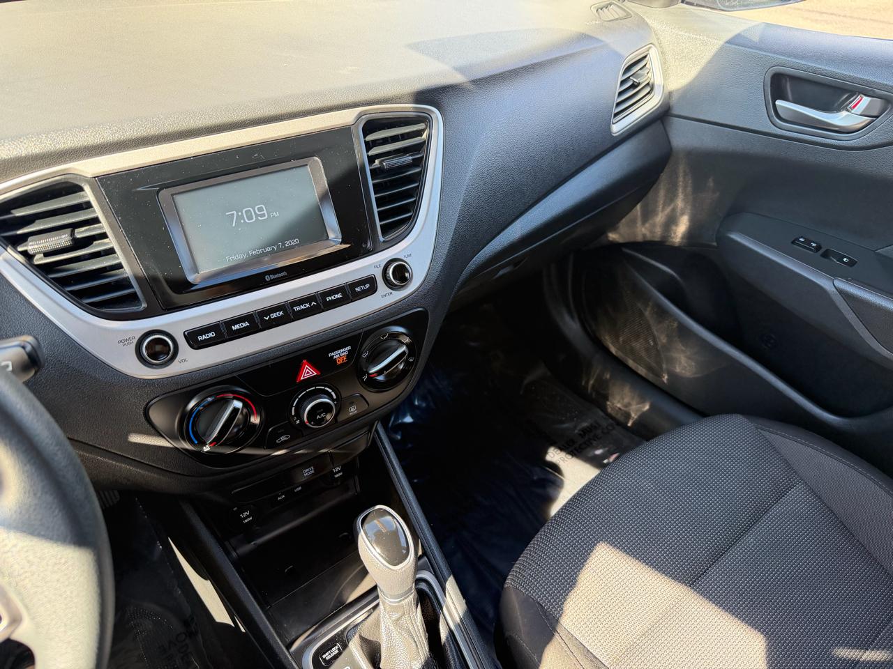 Hyundai Accent SEL 4-Door 6A 2019