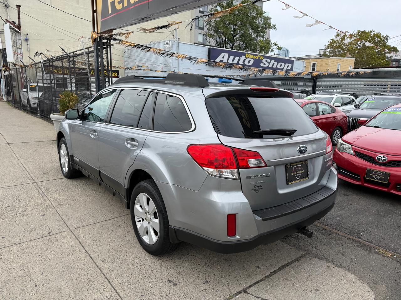 Subaru Outback 2.5i Premium 2011