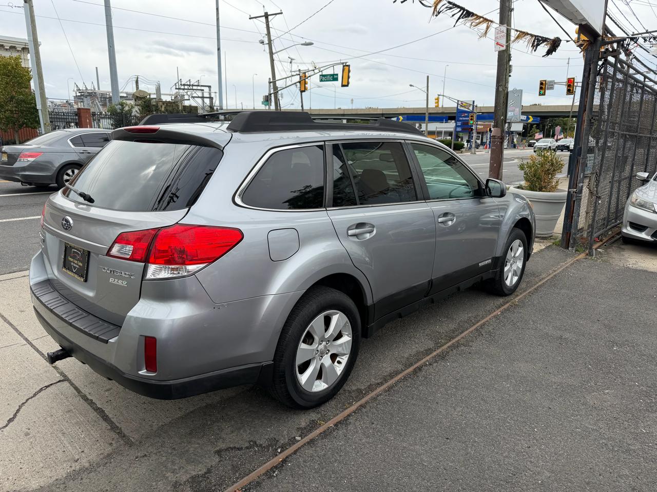 Subaru Outback 2.5i Premium 2011