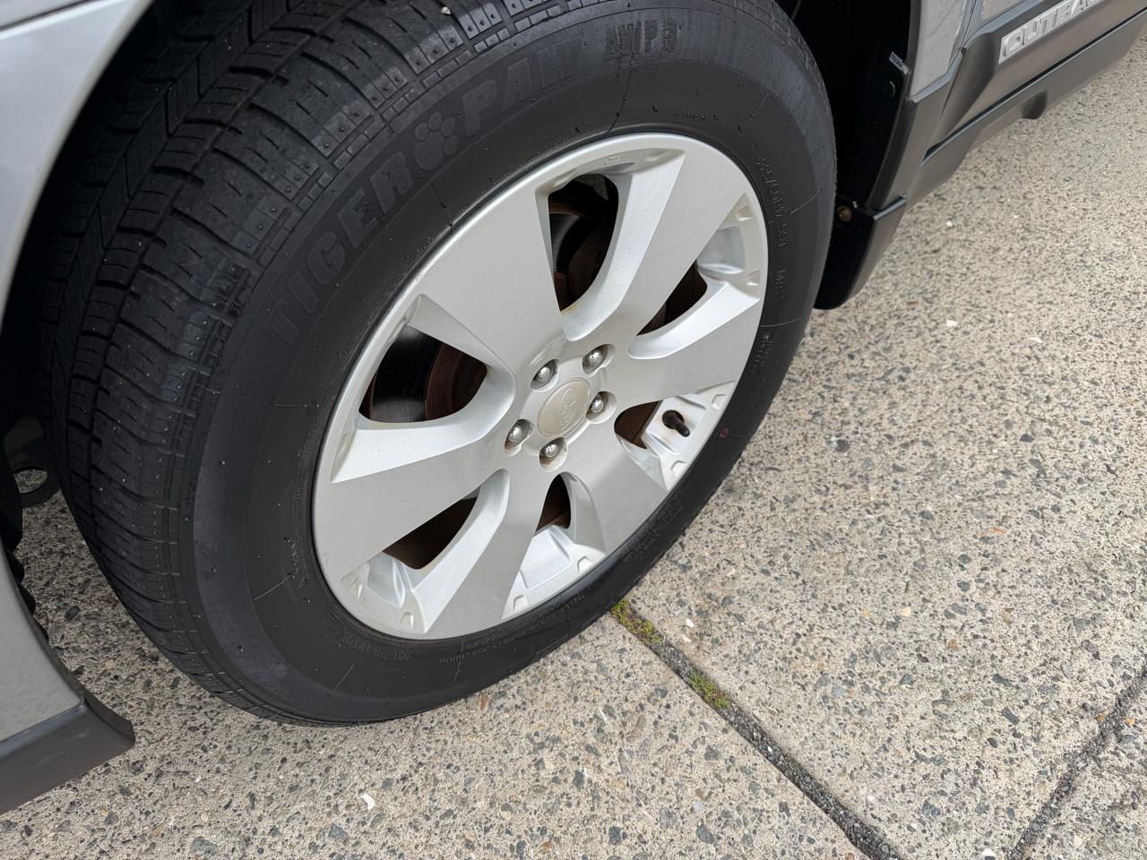 Subaru Outback 2.5i Premium 2011