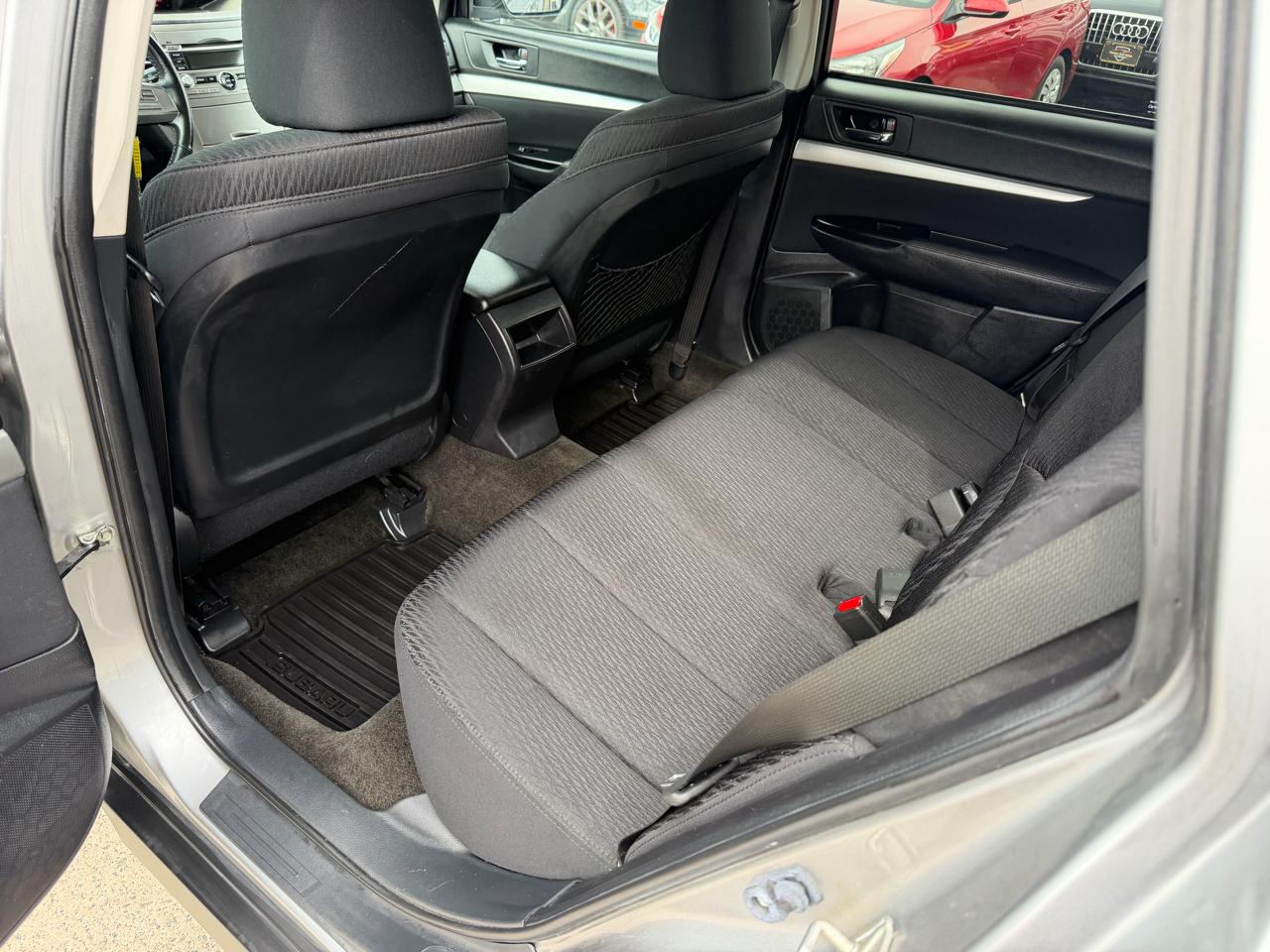 Subaru Outback 2.5i Premium 2011