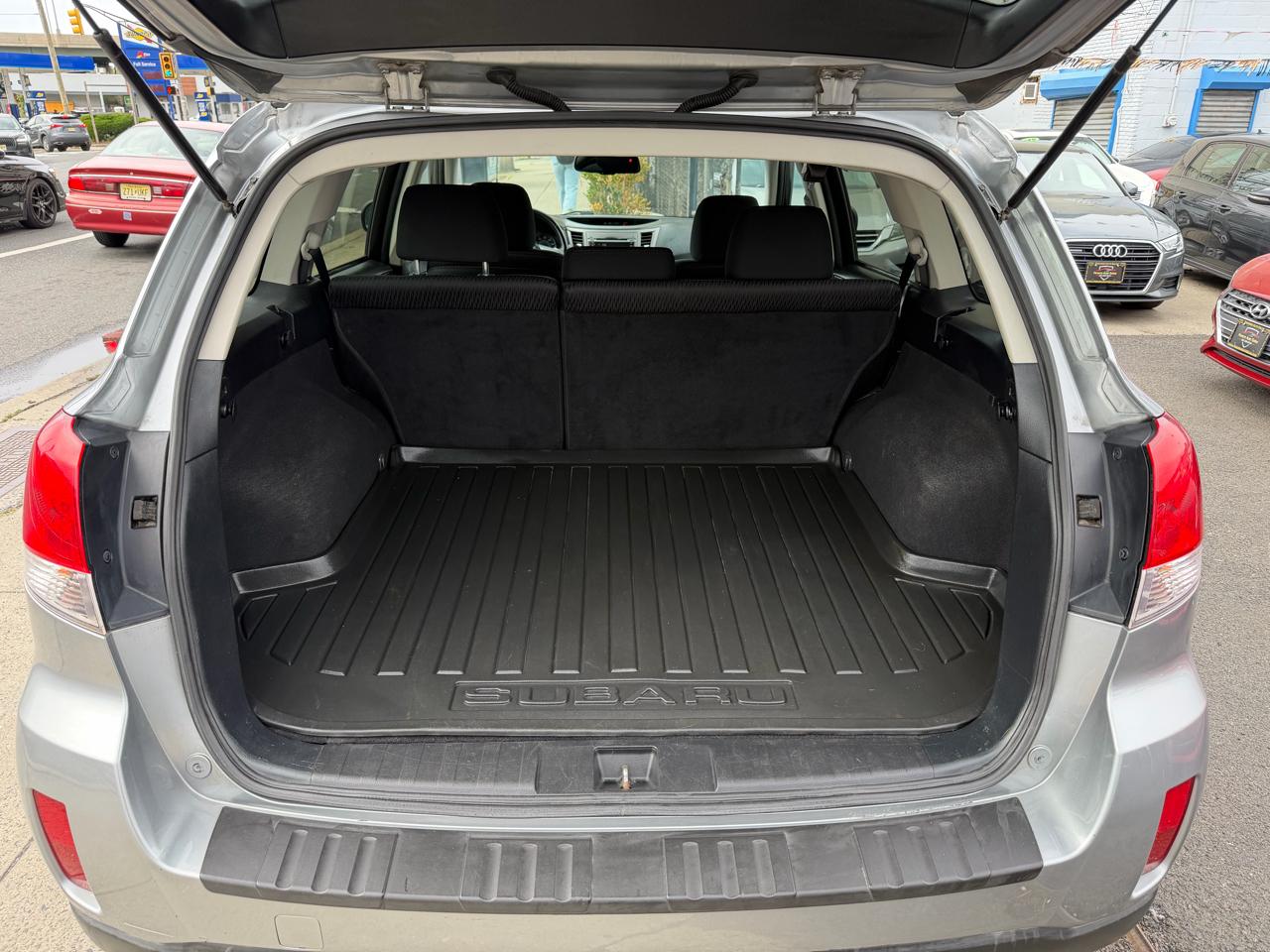 Subaru Outback 2.5i Premium 2011