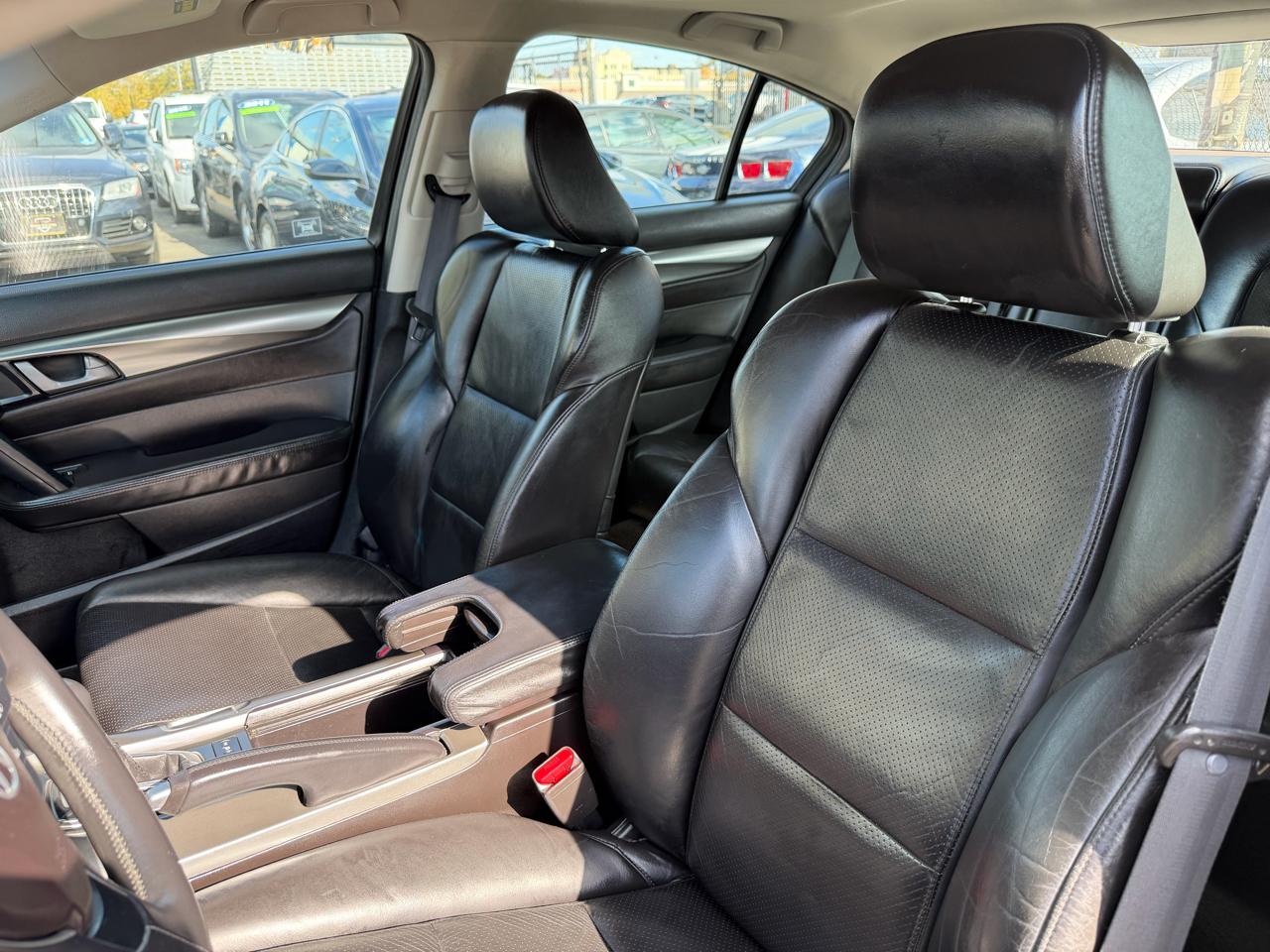 Acura TL 5-Speed AT with Tech Package 2009