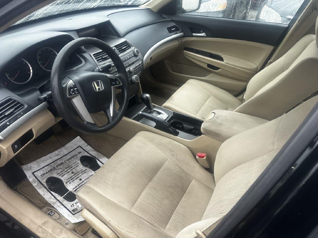 Honda Accord LX sedan AT 2012
