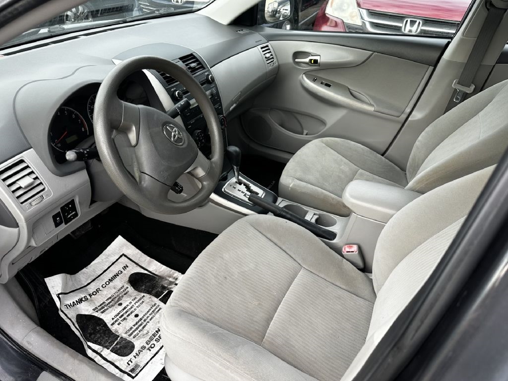 Toyota Corolla LE 4-Speed AT 2010