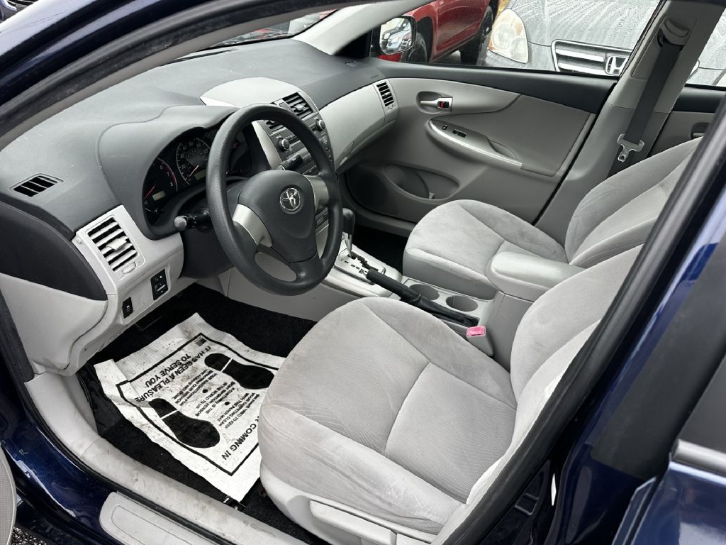 Toyota Corolla LE 4-Speed AT 2011