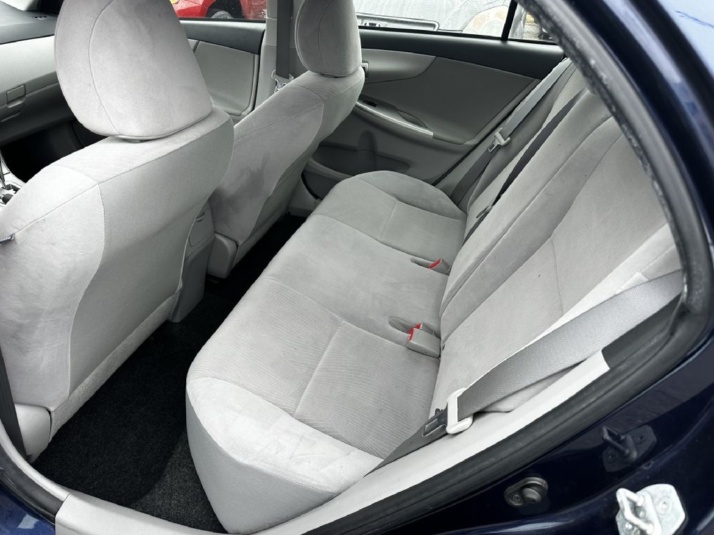 Toyota Corolla LE 4-Speed AT 2011