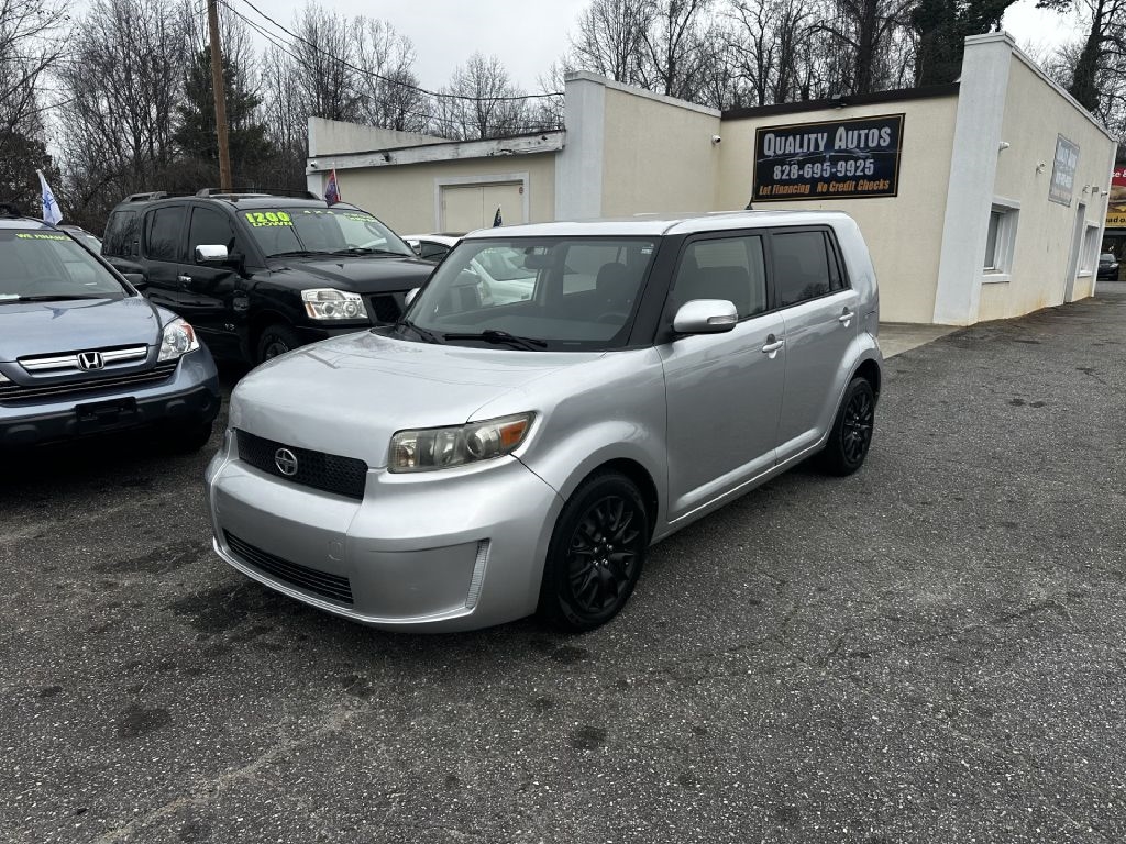 Scion xB 5-Door Wagon 5-Spd MT 2010