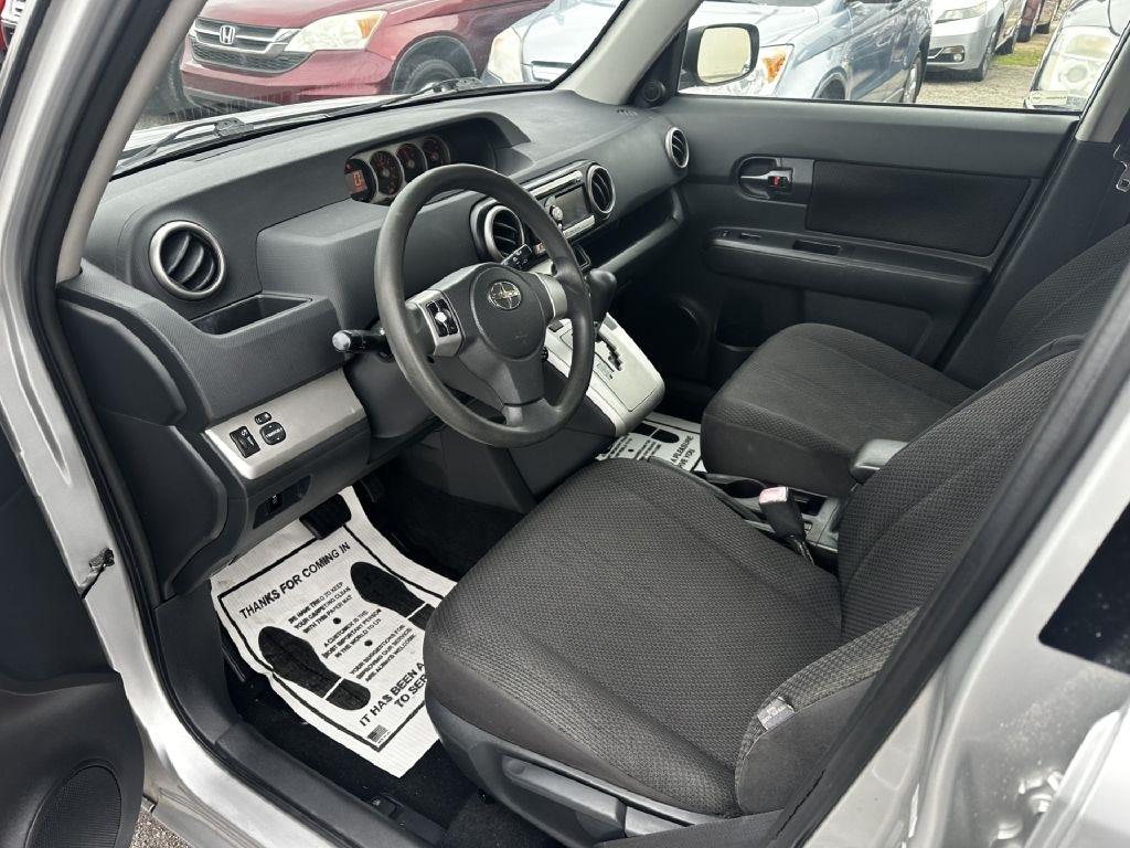 Scion xB 5-Door Wagon 5-Spd MT 2010