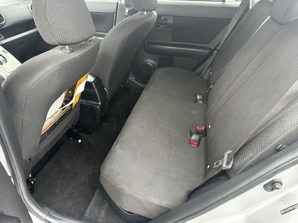 Scion xB 5-Door Wagon 5-Spd MT 2010