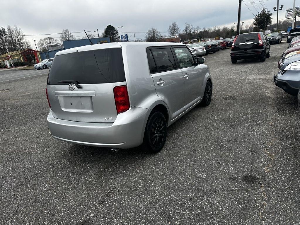 Scion xB 5-Door Wagon 5-Spd MT 2010