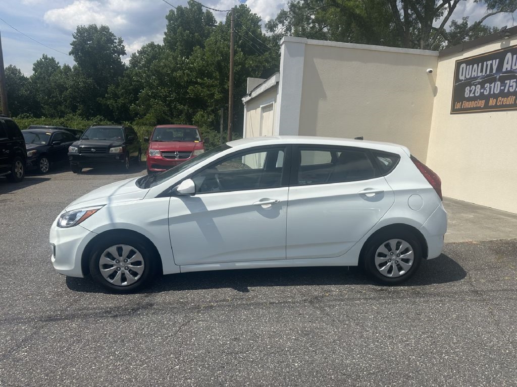 2016 Hyundai Accent SE 5-Door 6A