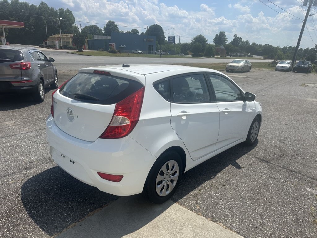 Hyundai Accent SE 5-Door 6A 2016