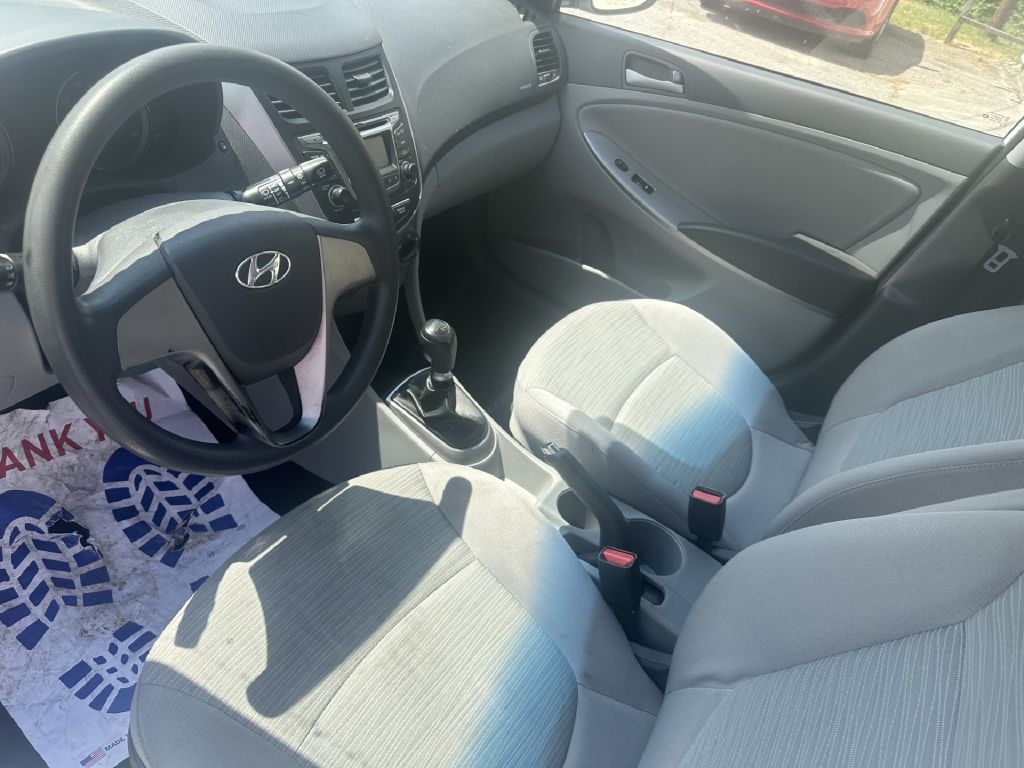 Hyundai Accent SE 5-Door 6A 2016