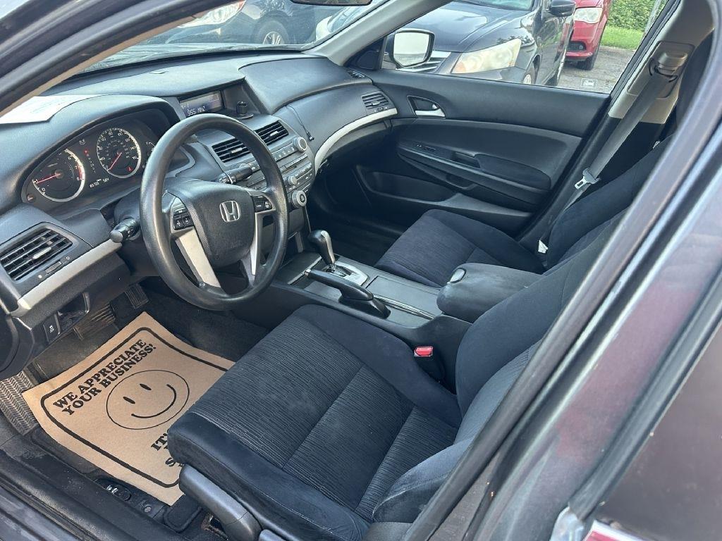 Honda Accord LX sedan AT 2011