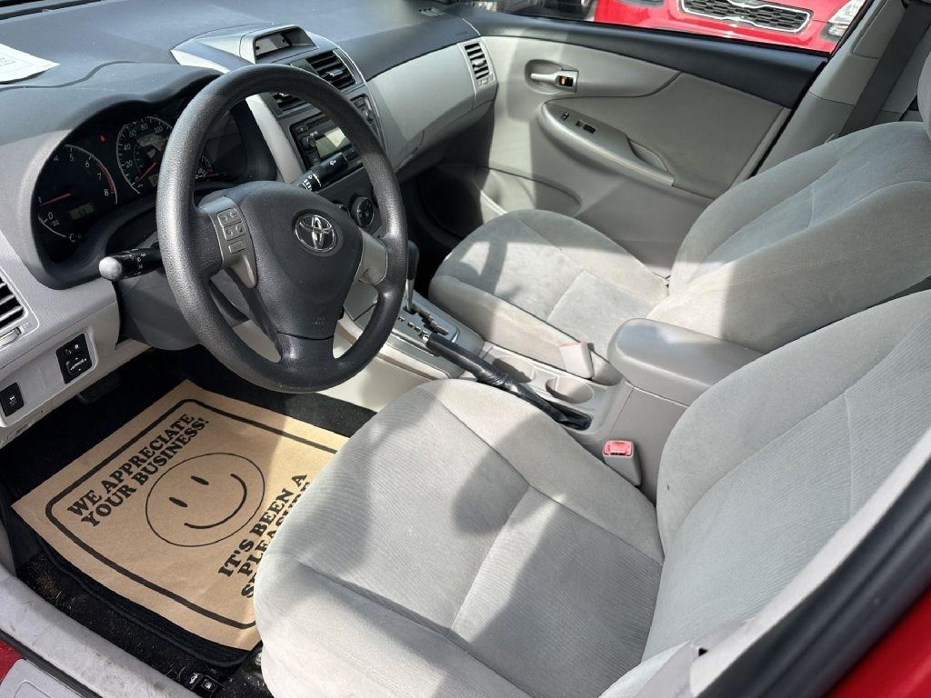 Toyota Corolla LE 4-Speed AT 2012