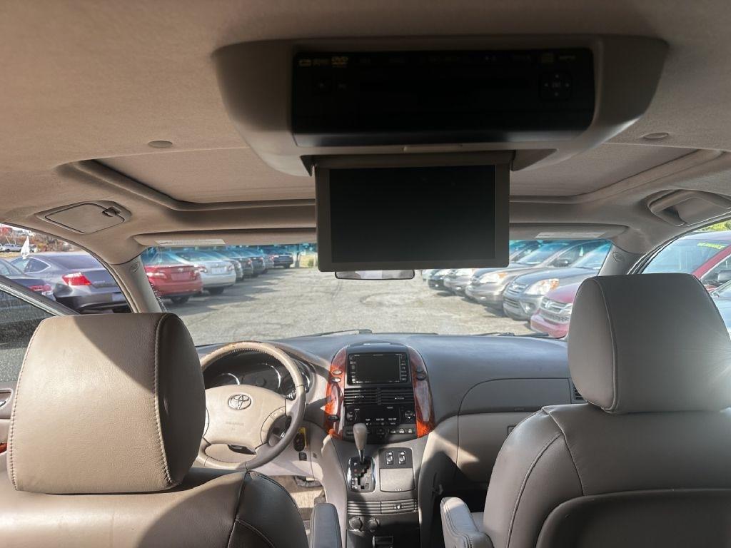 Toyota Sienna XLE FWD 2010